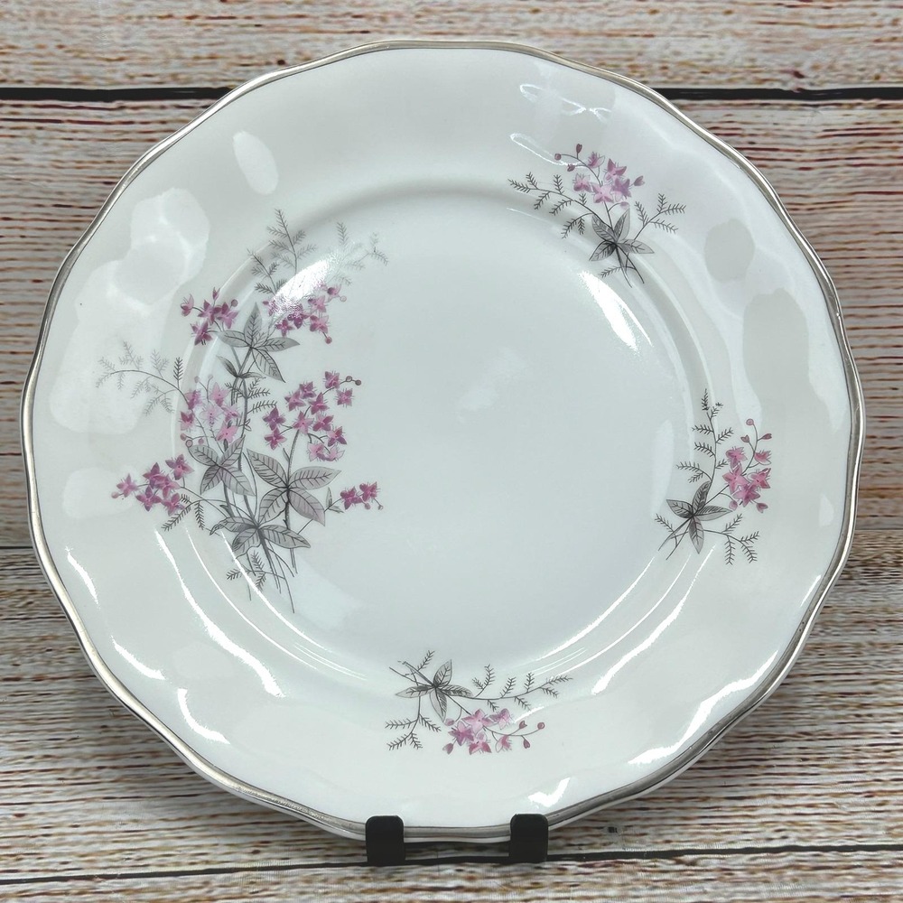 Favolina Karolina Jarolina Poland China Dinner Plate Silver Scalloped 3879 7‎